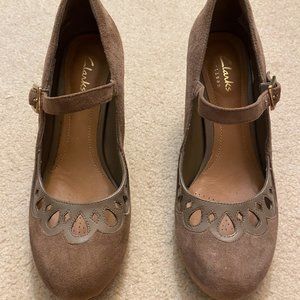 Clarks Women's Mary Jane Taupe Heel Size 6.5